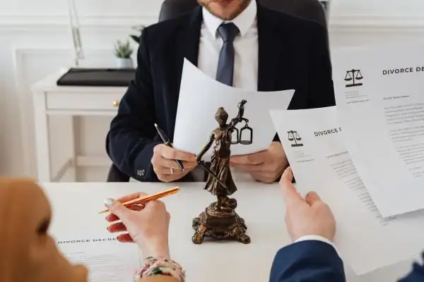 our fees Gosport from EH Mediation - image of couple in joint mediation meeting